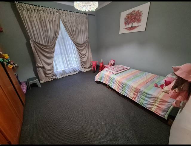 4 BEDROOM HOUSE FOR SALE IN SONNEVELD